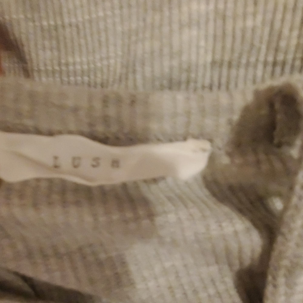 Lush Ribbed Deep Keyhole Tshirt - Picture 7 of 7